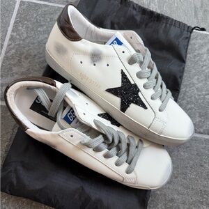 Source Unknown White and Black Star Sneakers